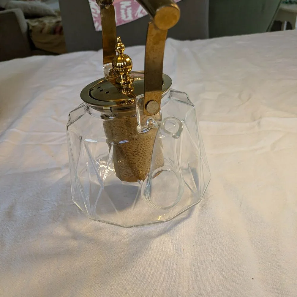 Clear Glass Teapot with Gold Tone Lid & Infuser | Faceted Tea Pot | Elegant Mode - Picture 4 of 4